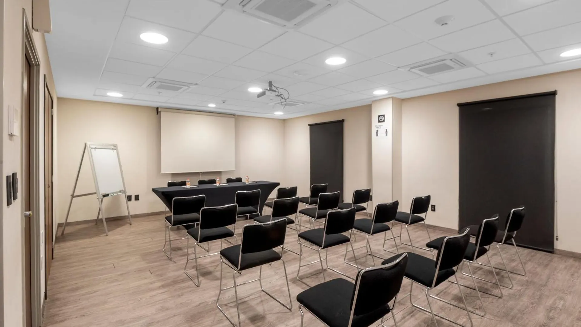 *** Hotel City Express Plus By Marriott Guadalajara Palomar Messico