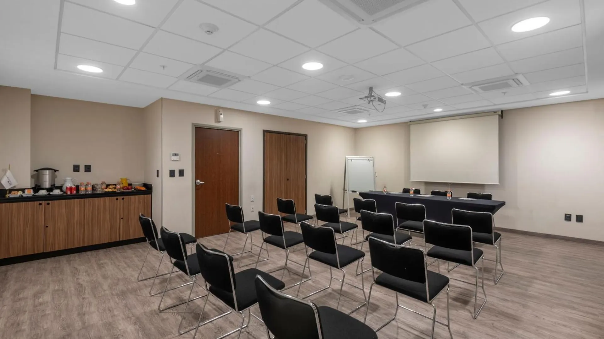 City Express Plus By Marriott Guadalajara Palomar Hotel