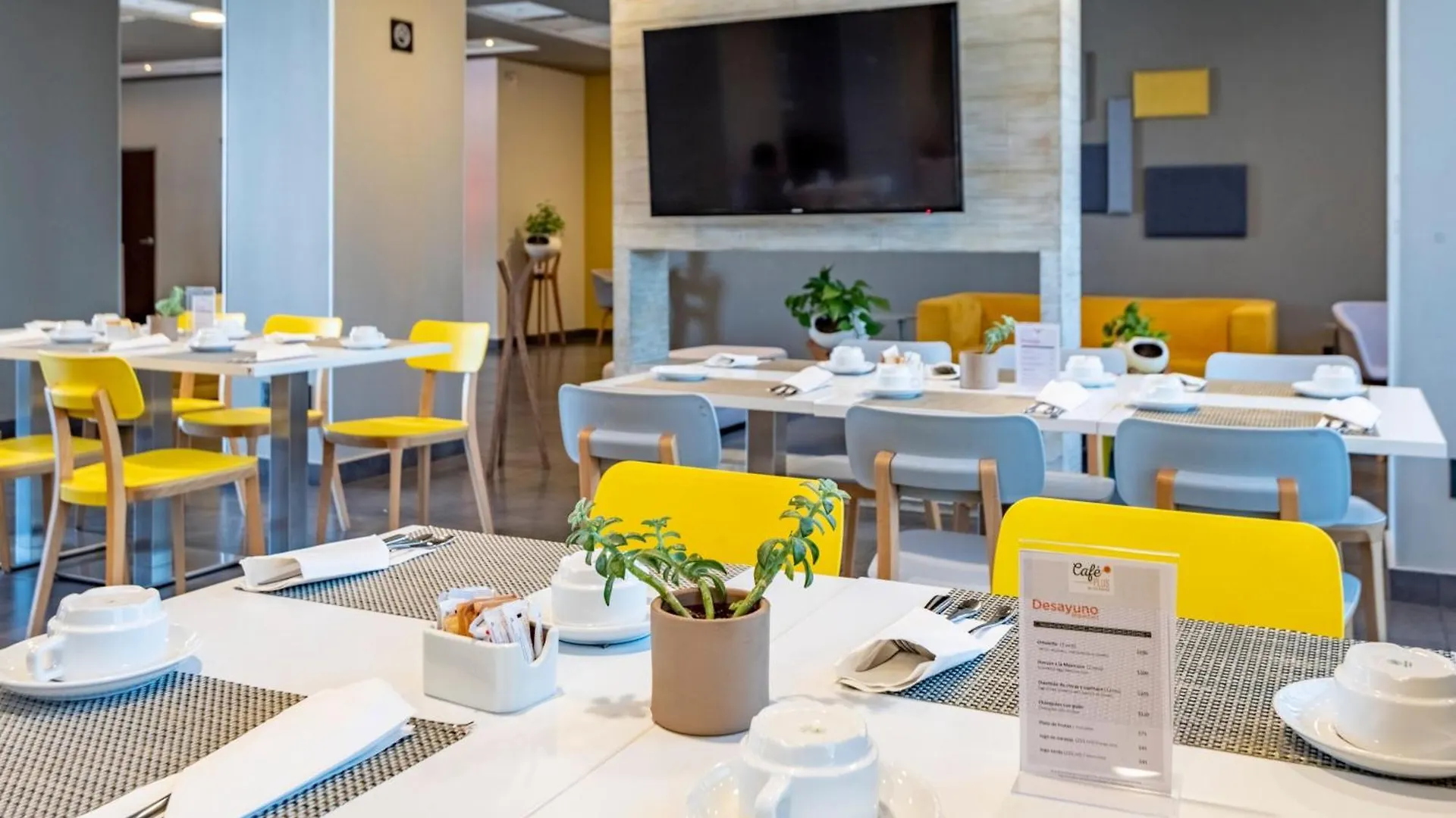 *** Hotel City Express Plus By Marriott Guadalajara Palomar Mexico