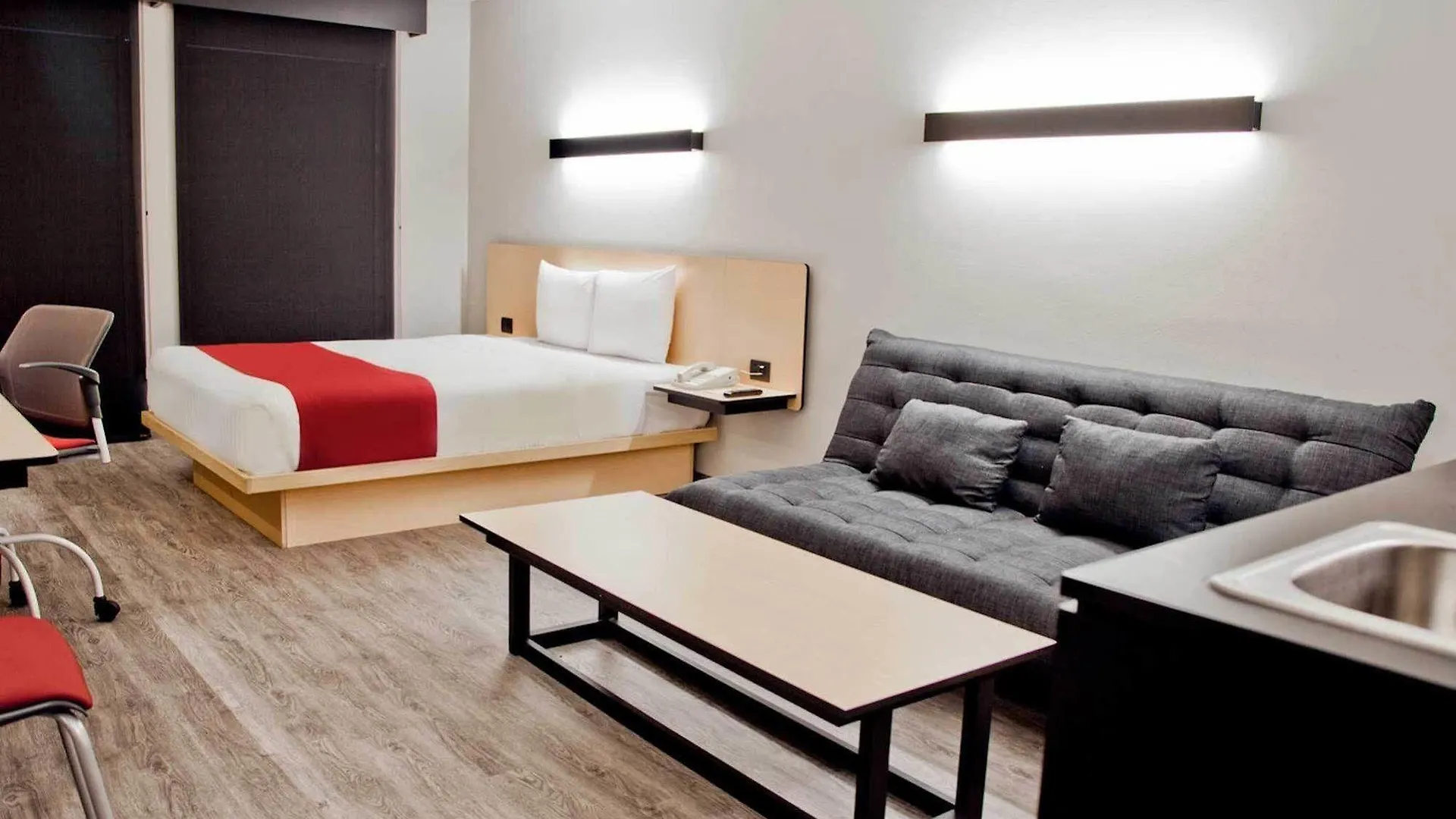 City Express Plus By Marriott Guadalajara Palomar Hotel